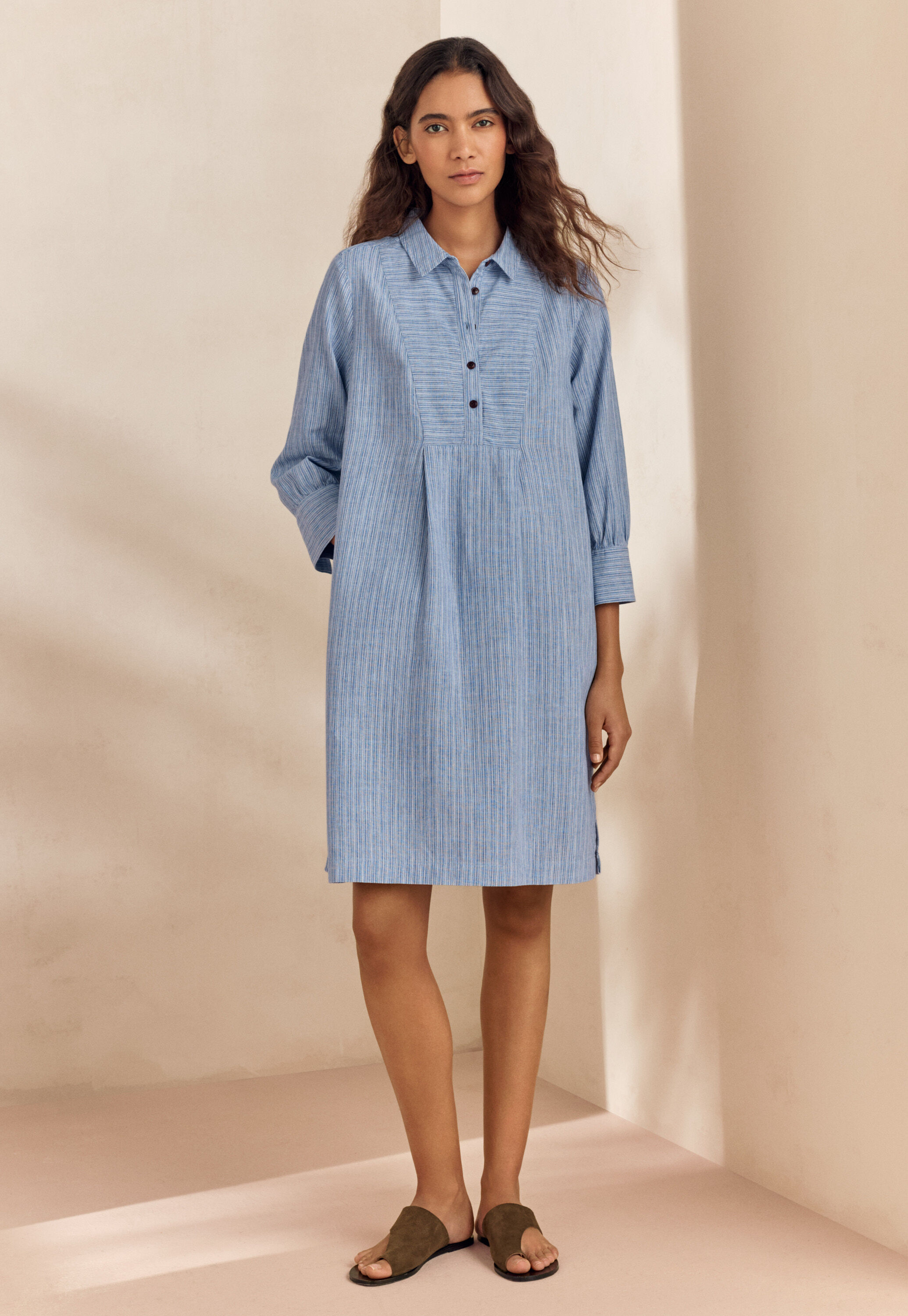 Kleid mit Latzeinsatz
