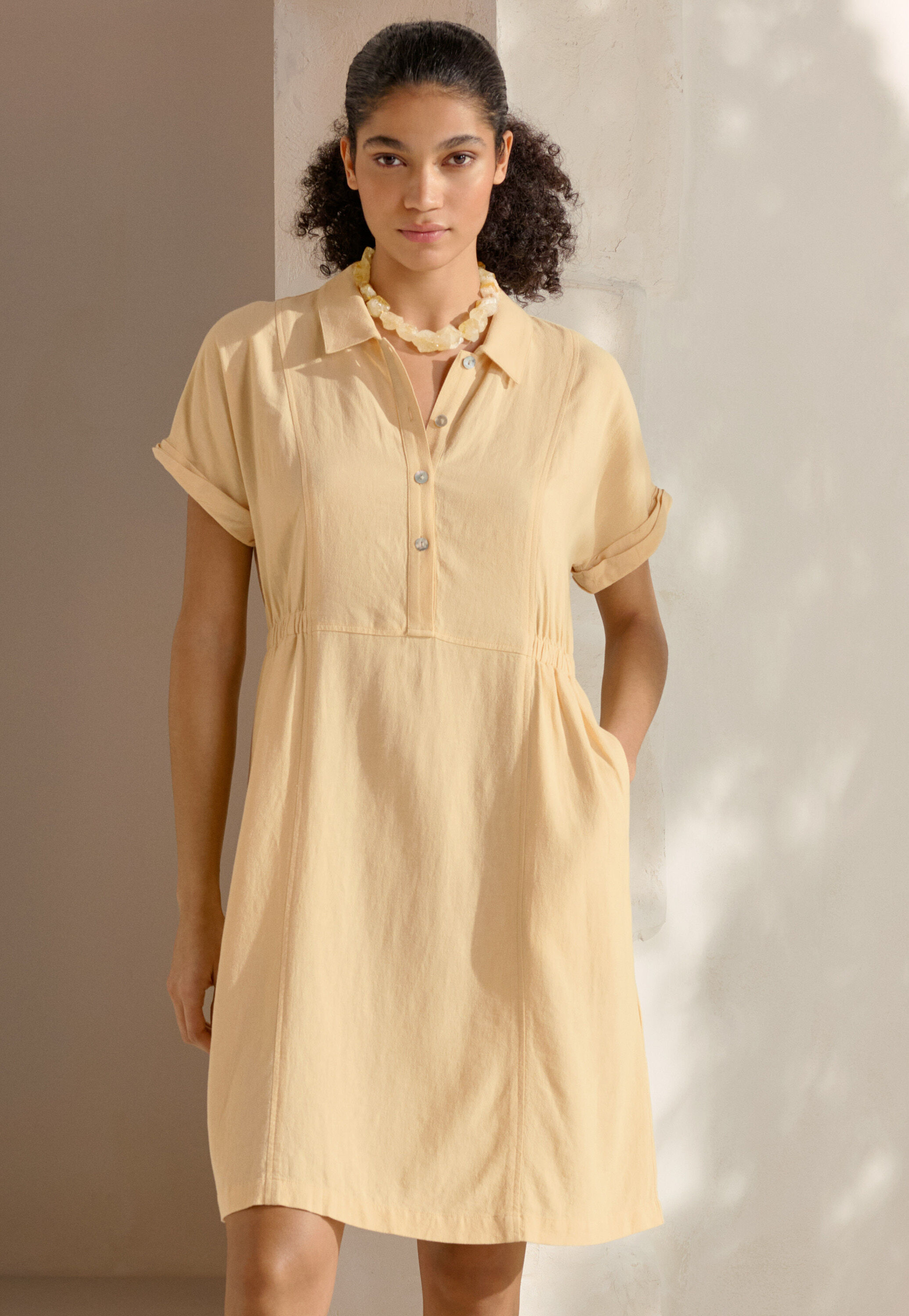 Bluse mit geschwungenen &Auml;rmeln