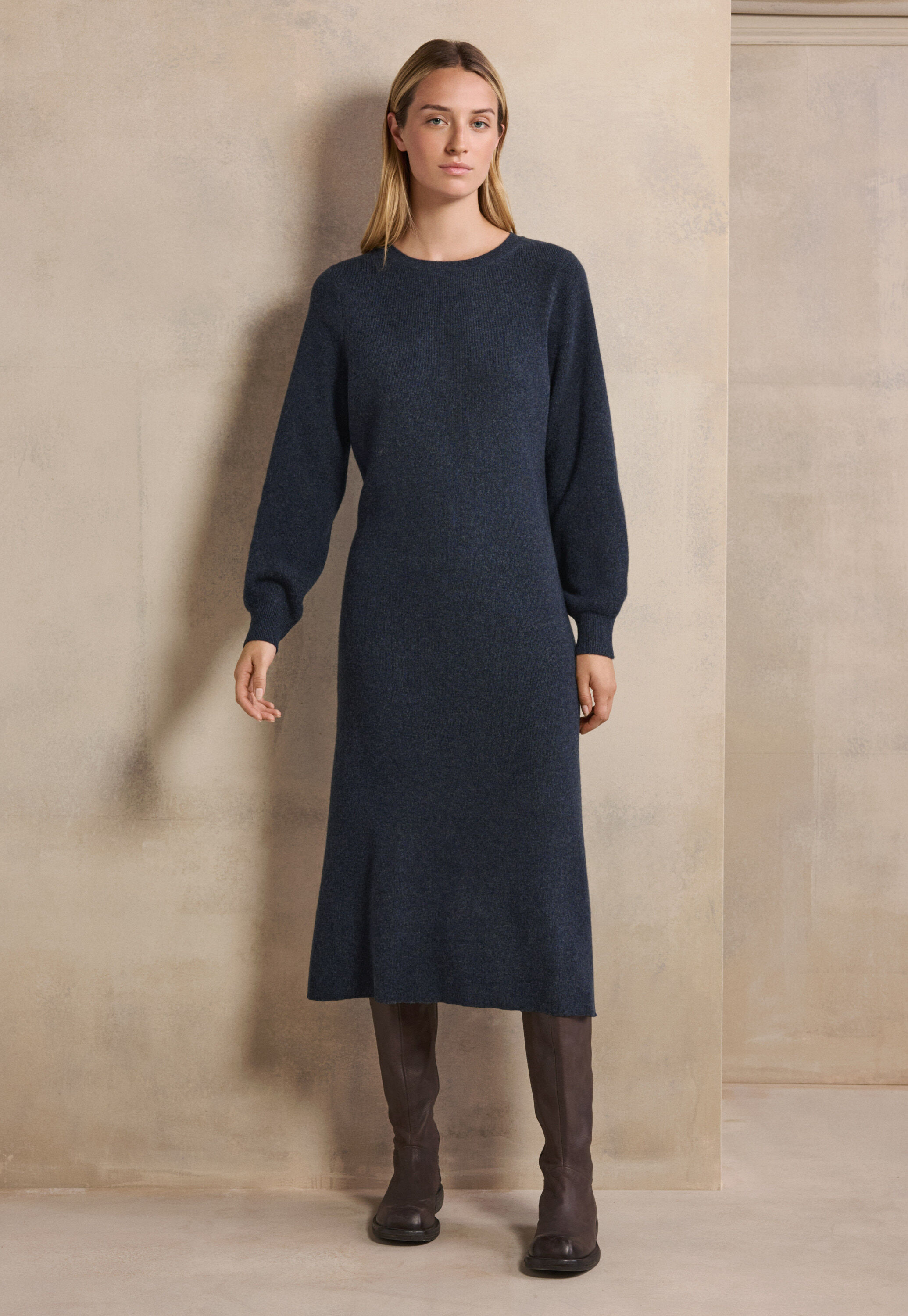 Langes Strickkleid