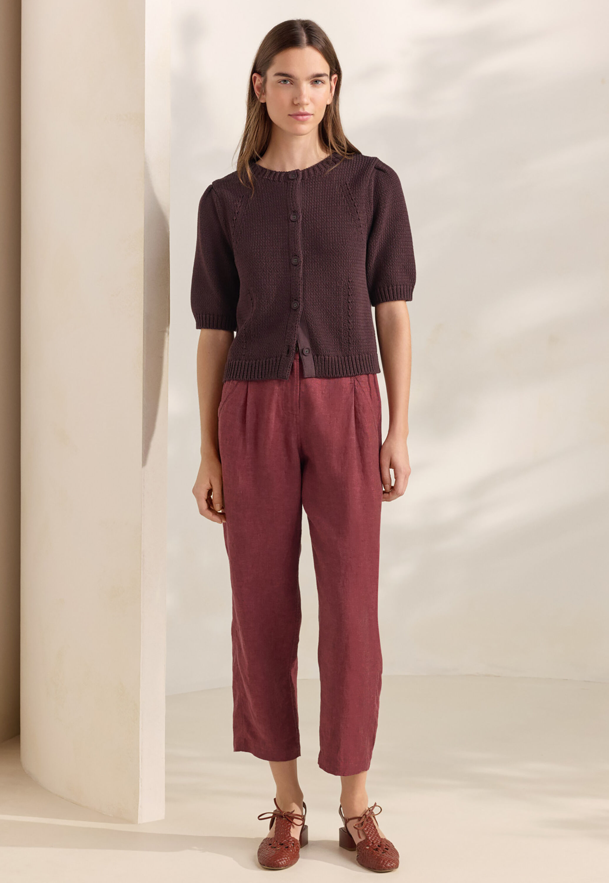K&uuml;rzere, schmal zulaufende Hose