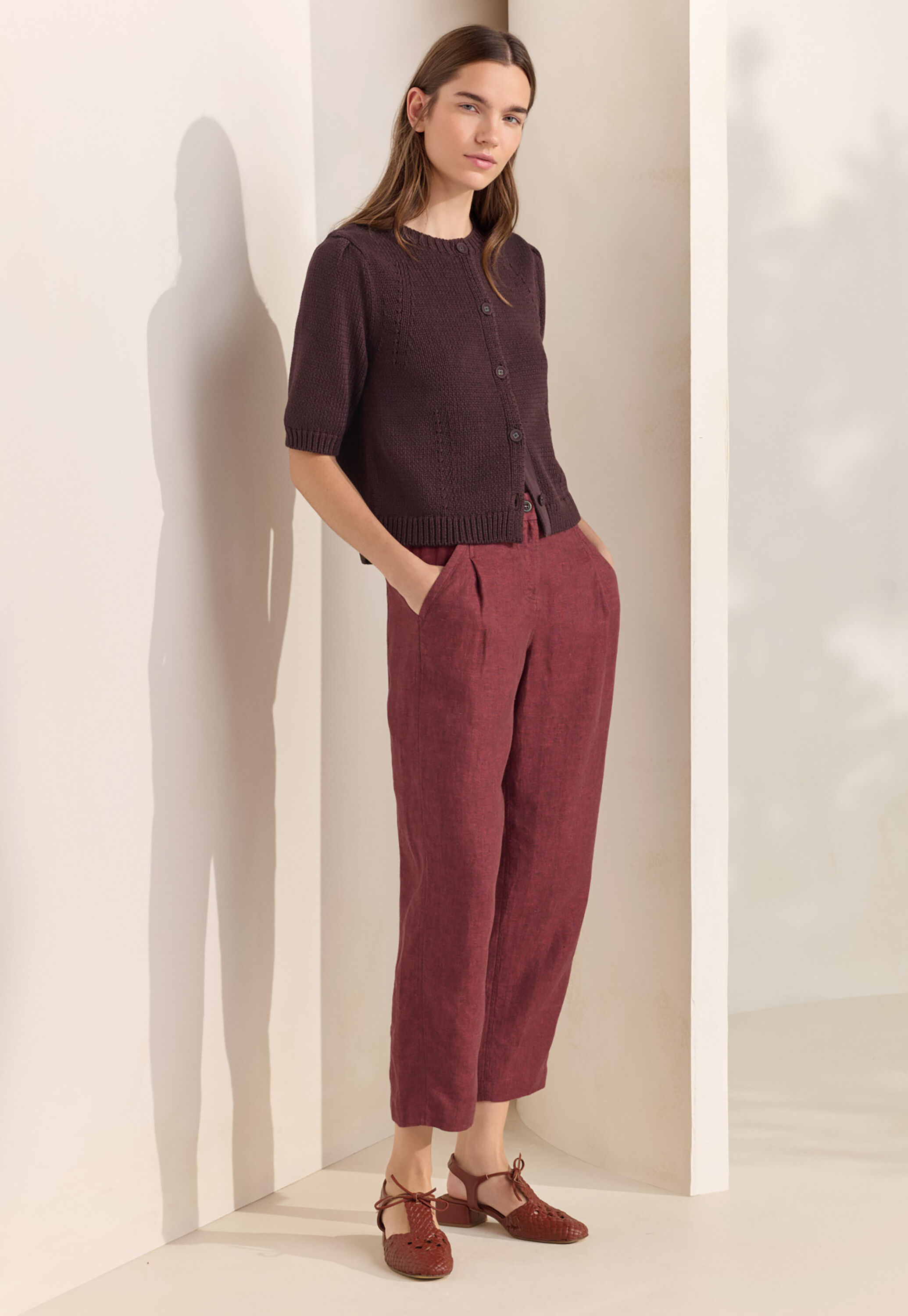 K&uuml;rzere, schmal zulaufende Hose