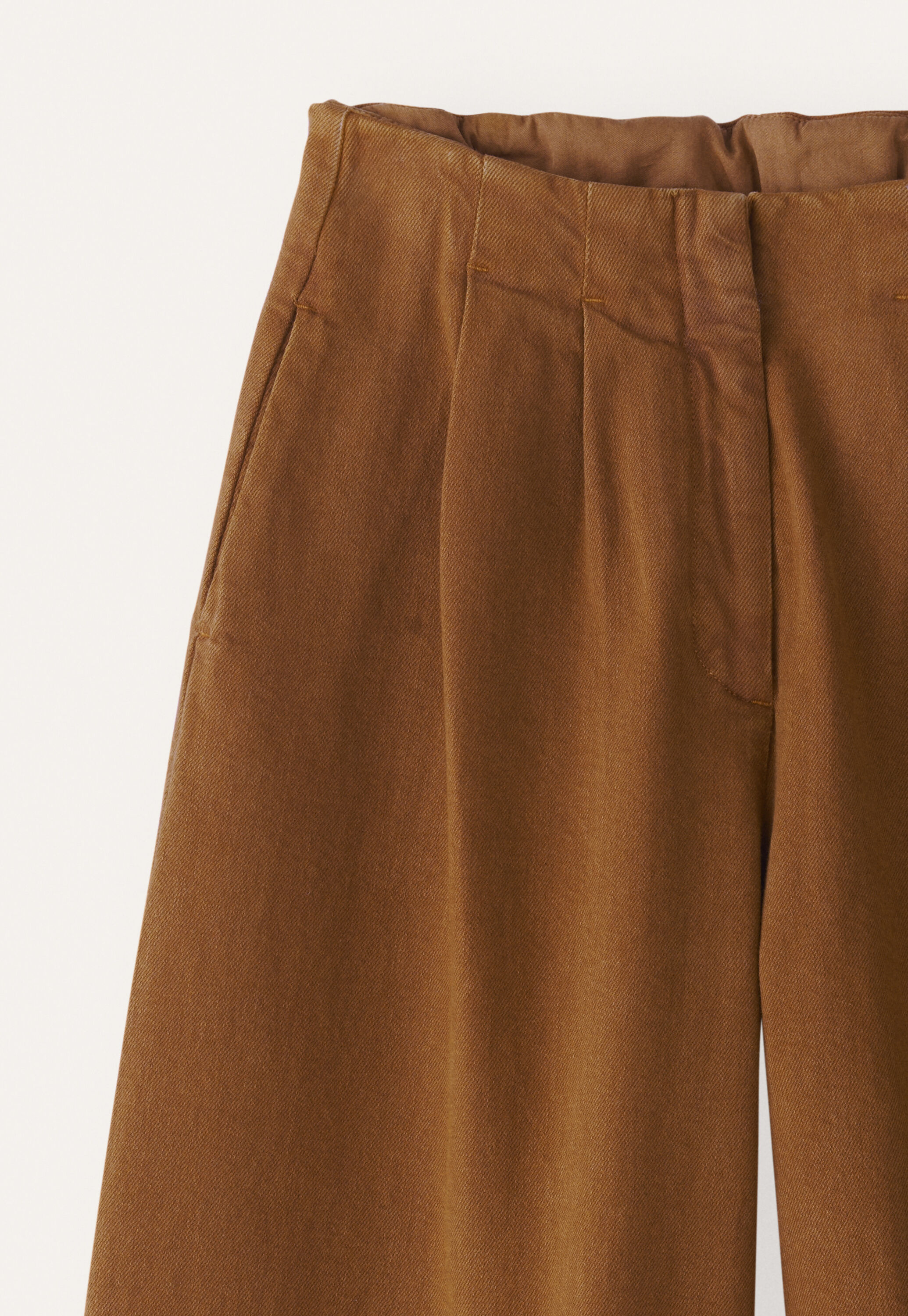 K&uuml;rzer geschnittene Bundfaltenhose