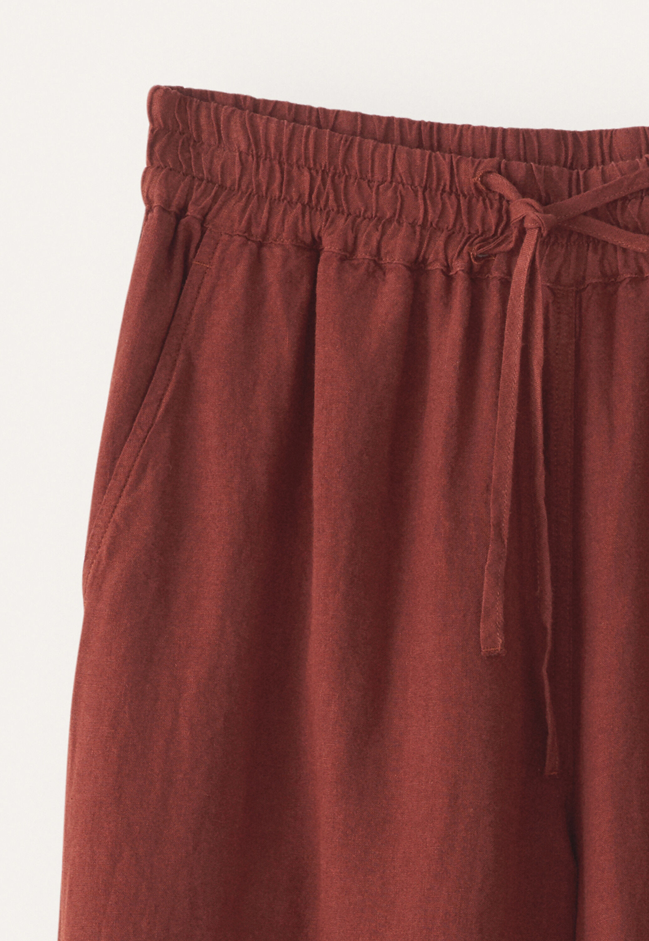 Schmal zulaufende Schlupfhose