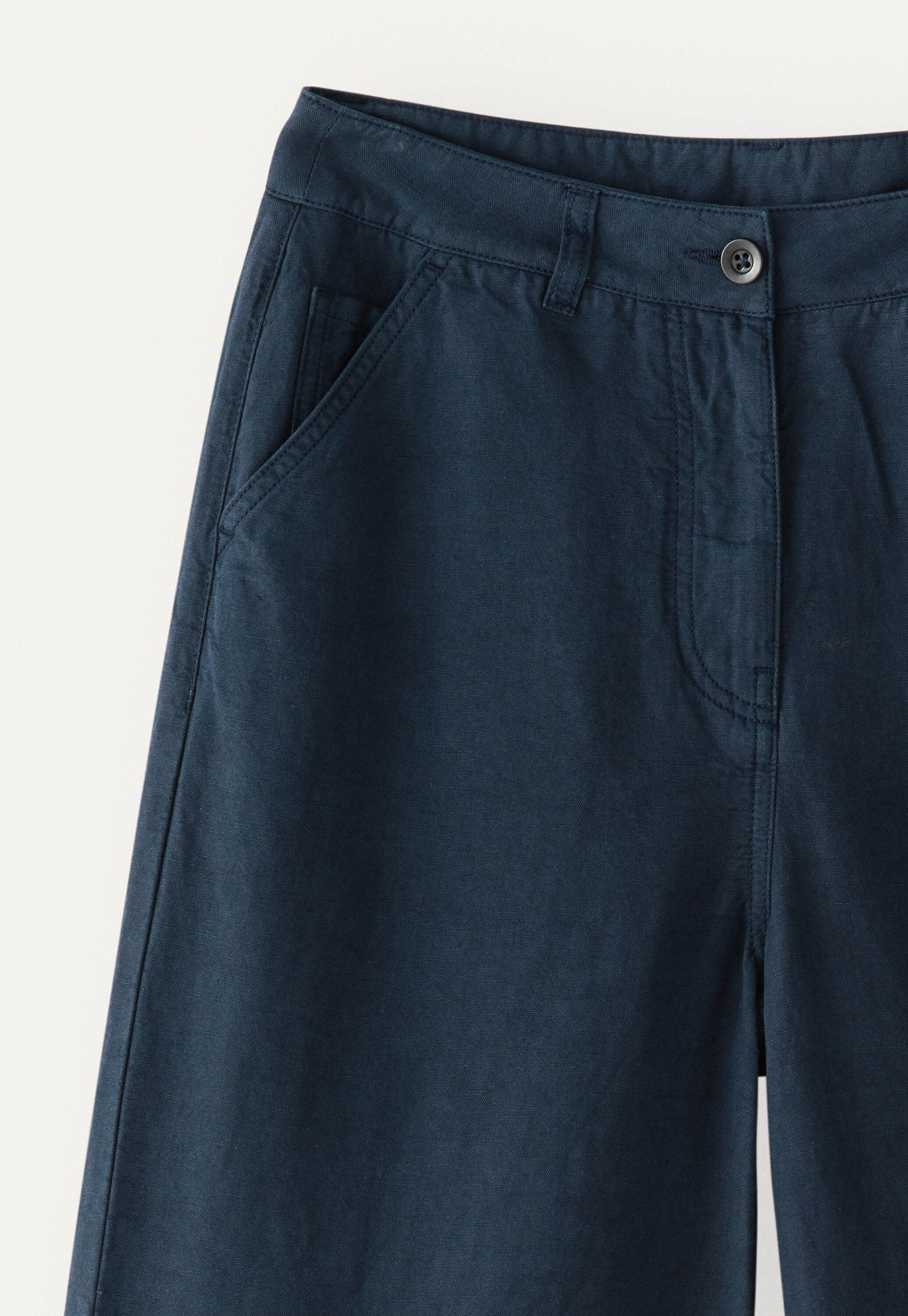 Jeans mit geschwungenen N&auml;hten