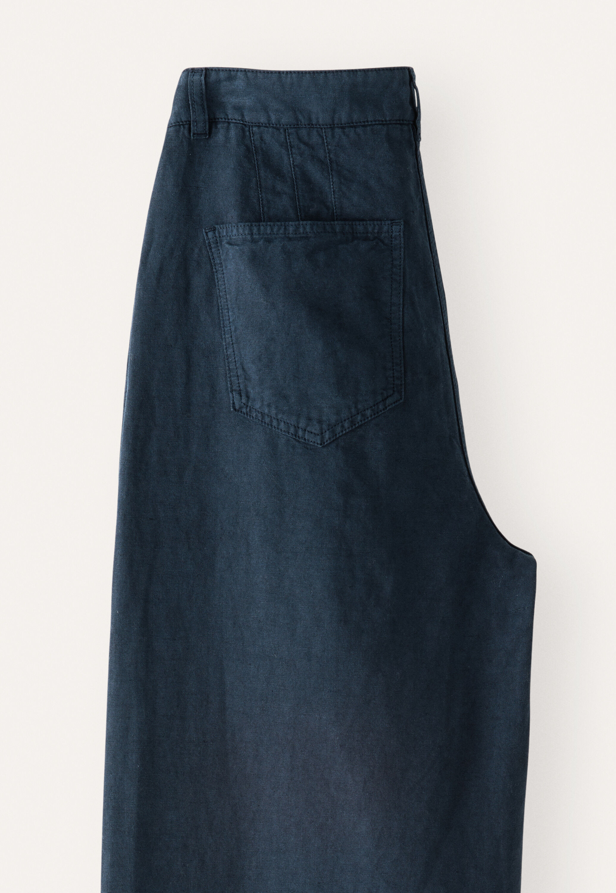 Jeans mit geschwungenen N&auml;hten