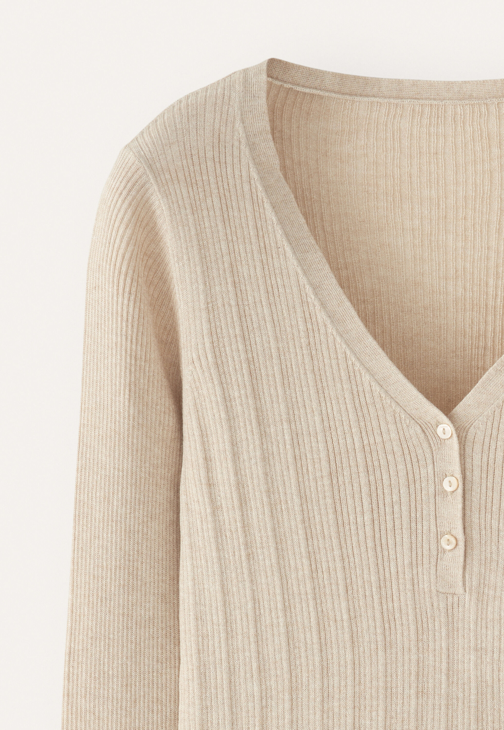 Ripppullover mit V-Ausschnitt