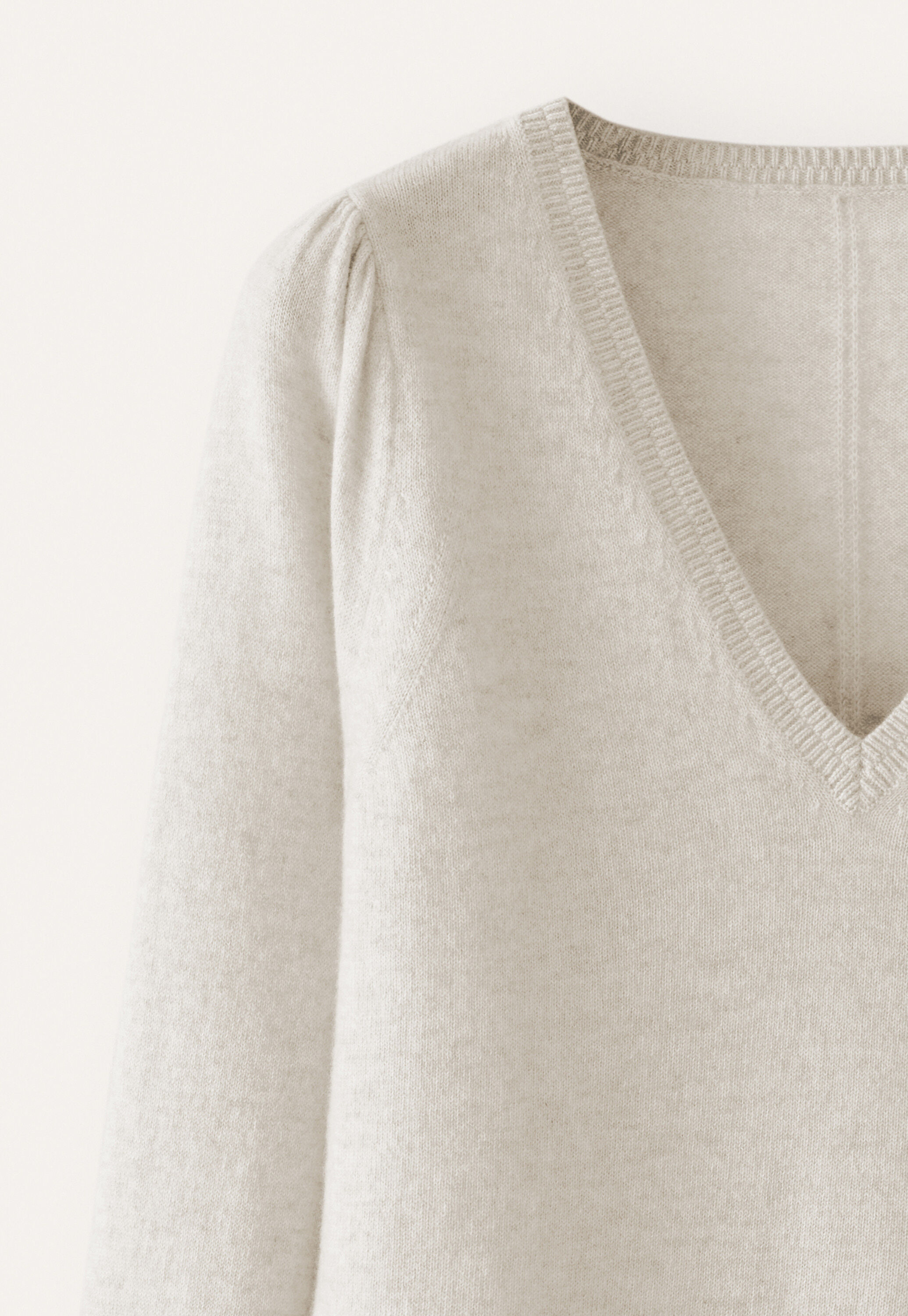 V-Ausschnitt-Pullover