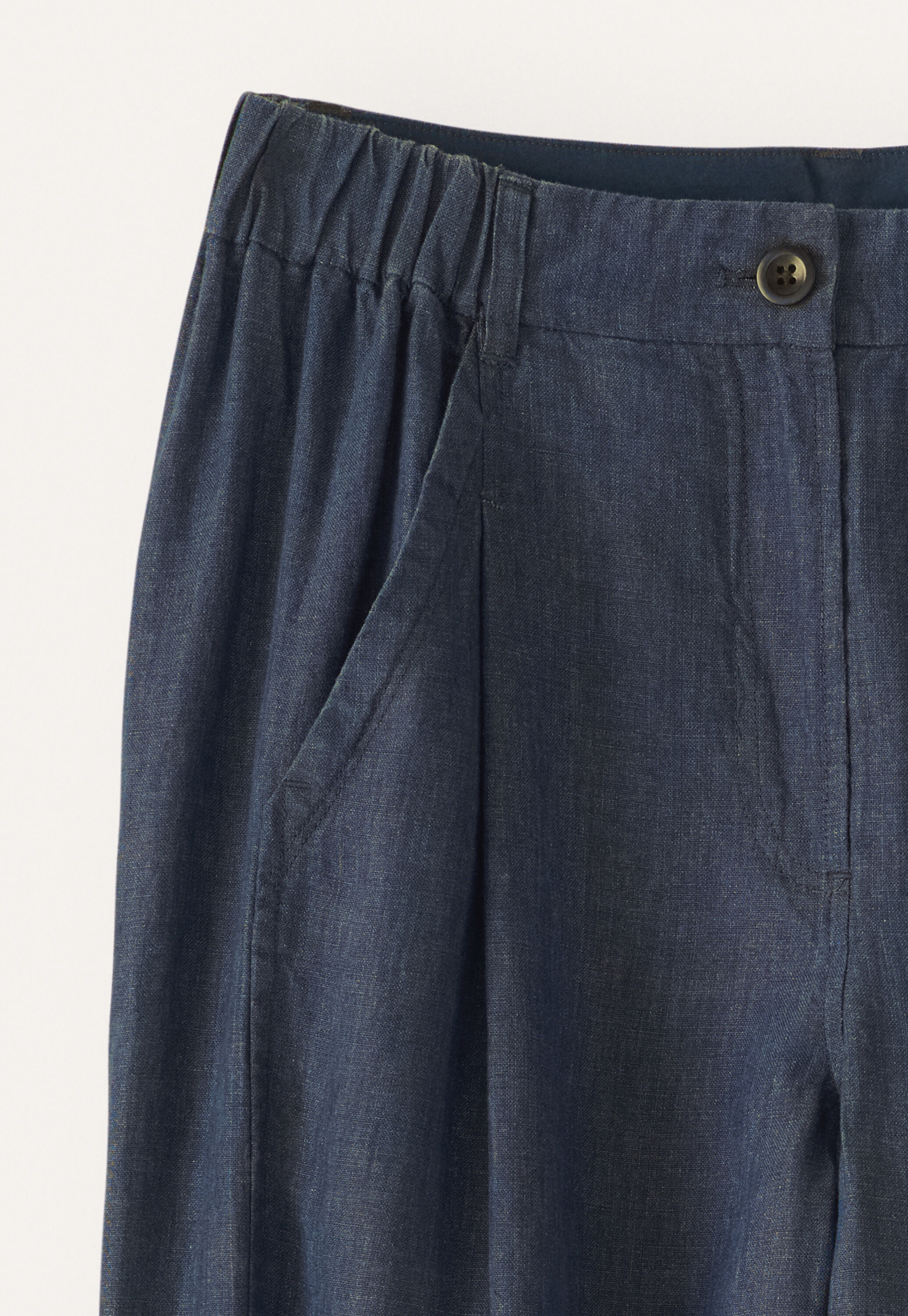 K&uuml;rzere, schmal zulaufende Hose