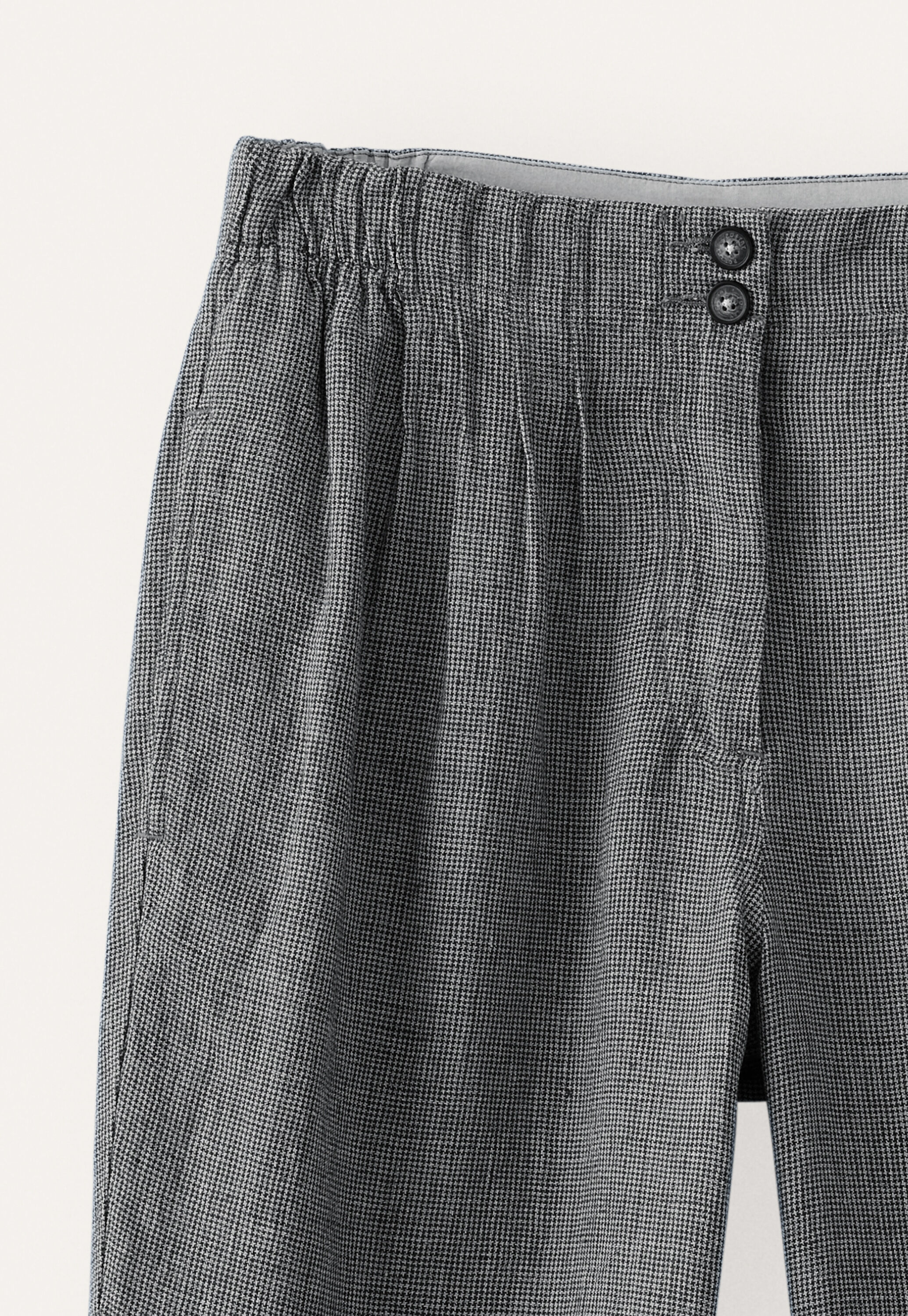 Schmal zulaufende Hose