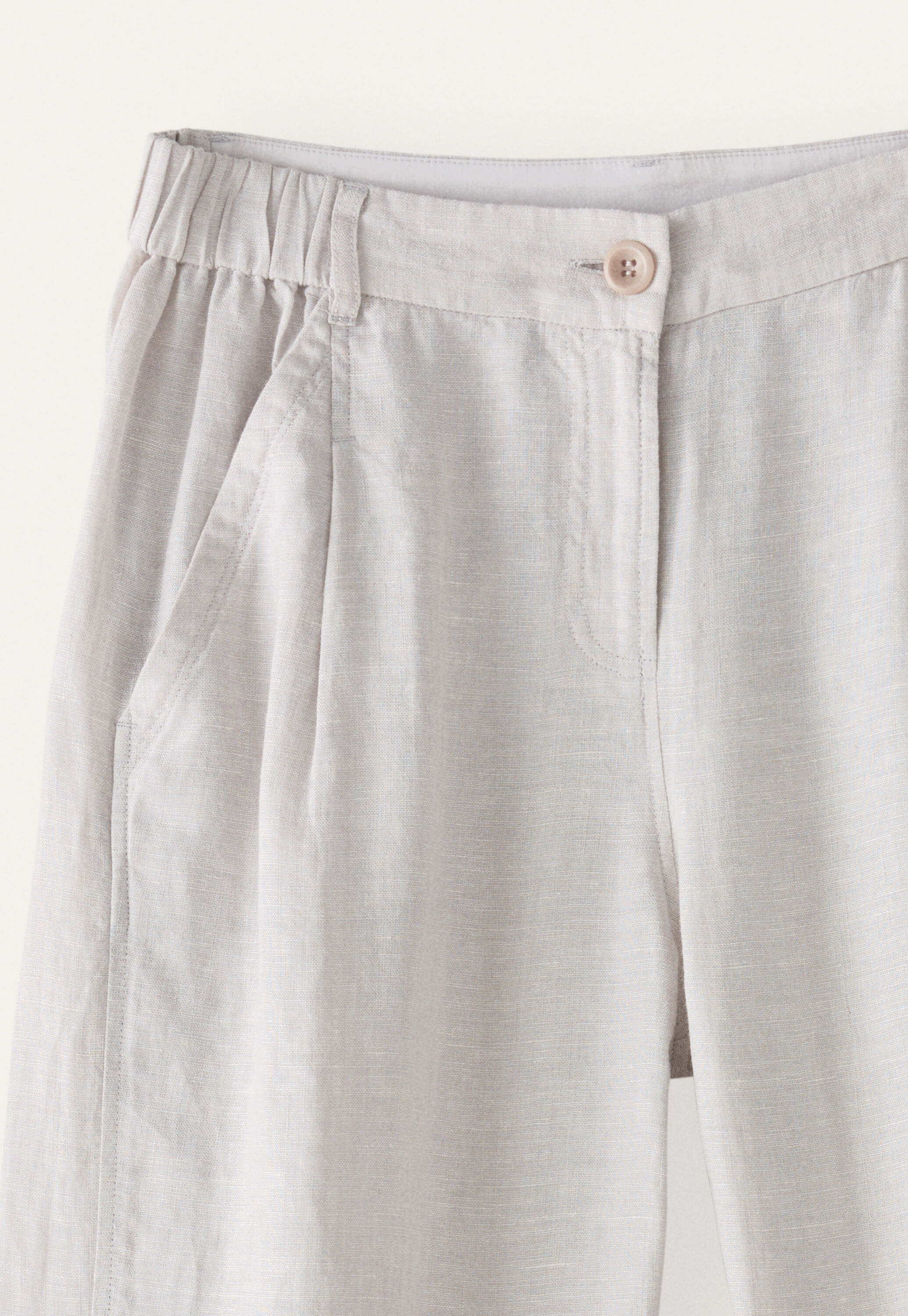 K&uuml;rzere, schmal zulaufende Hose