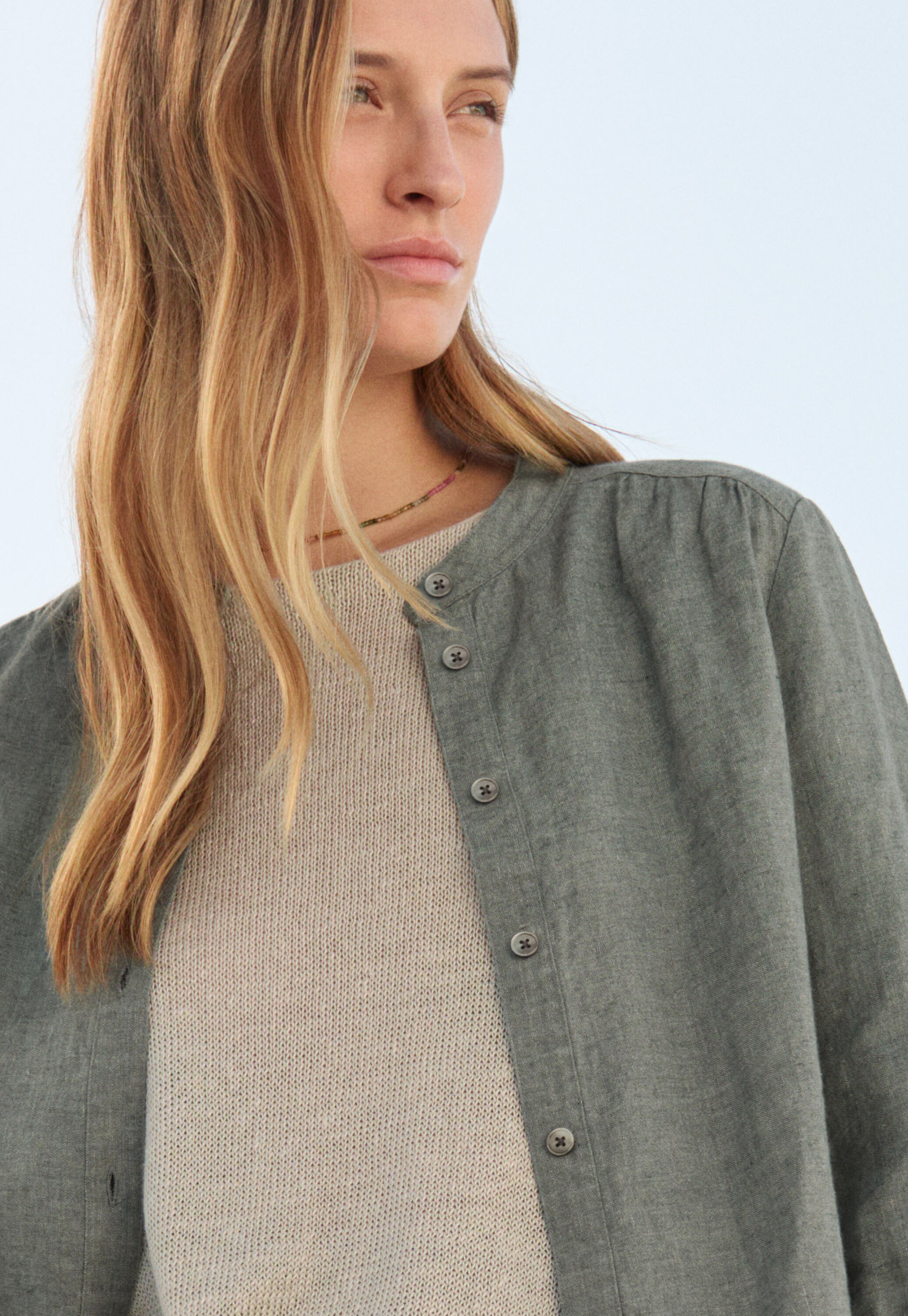 Lange Bluse mit geschwungenem Saum