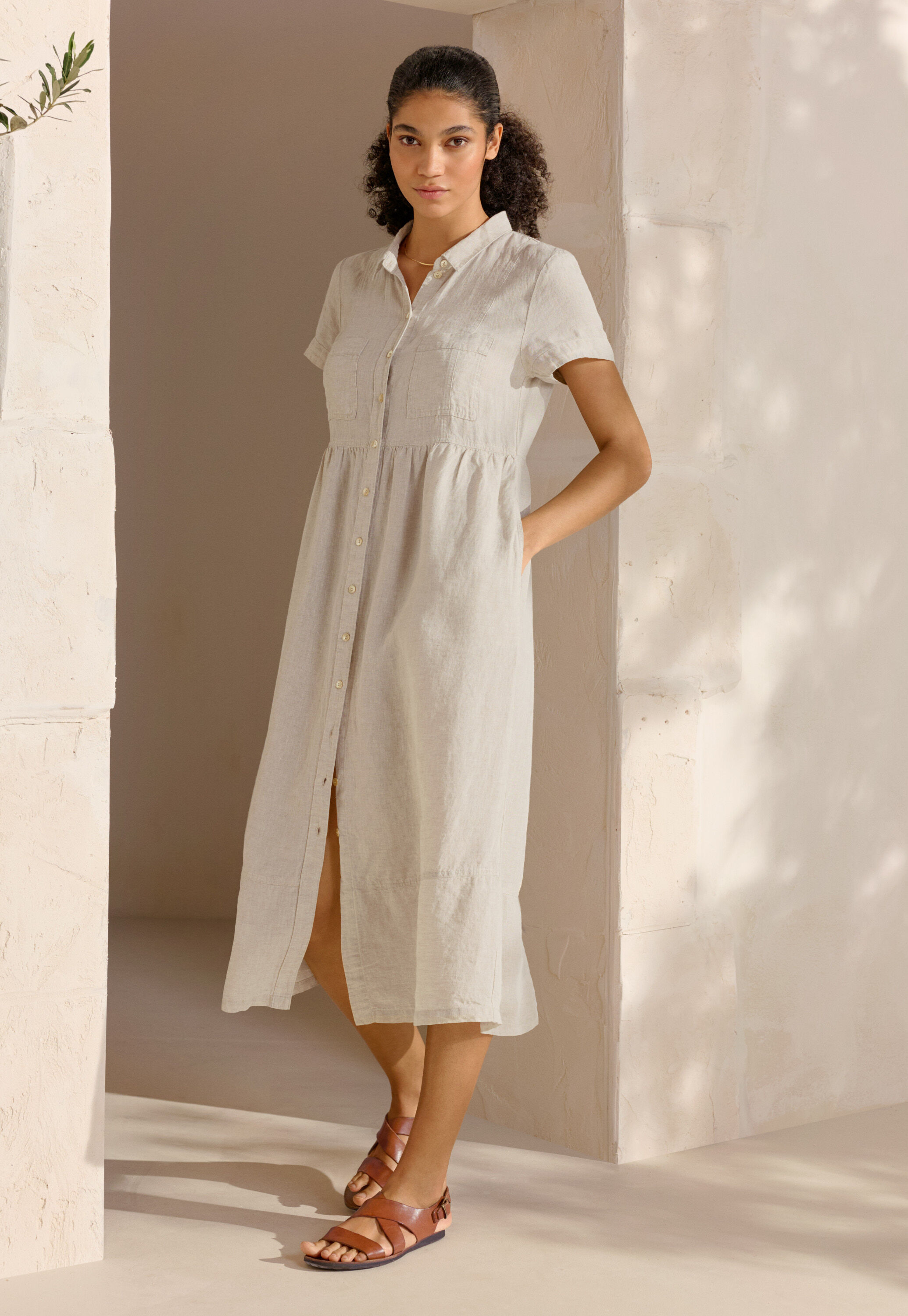Kleid mit geraffter Taille