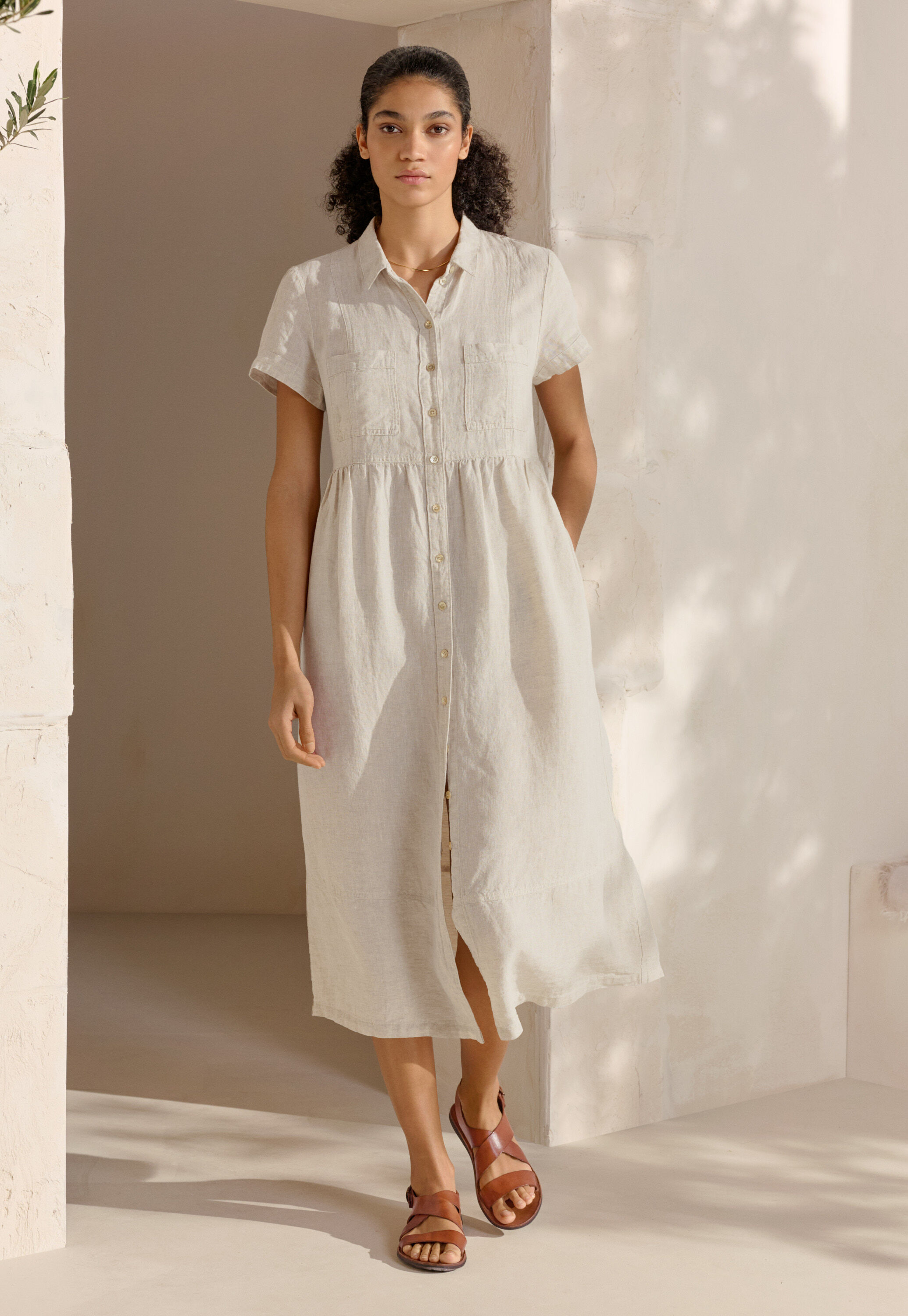 Kleid mit geraffter Taille