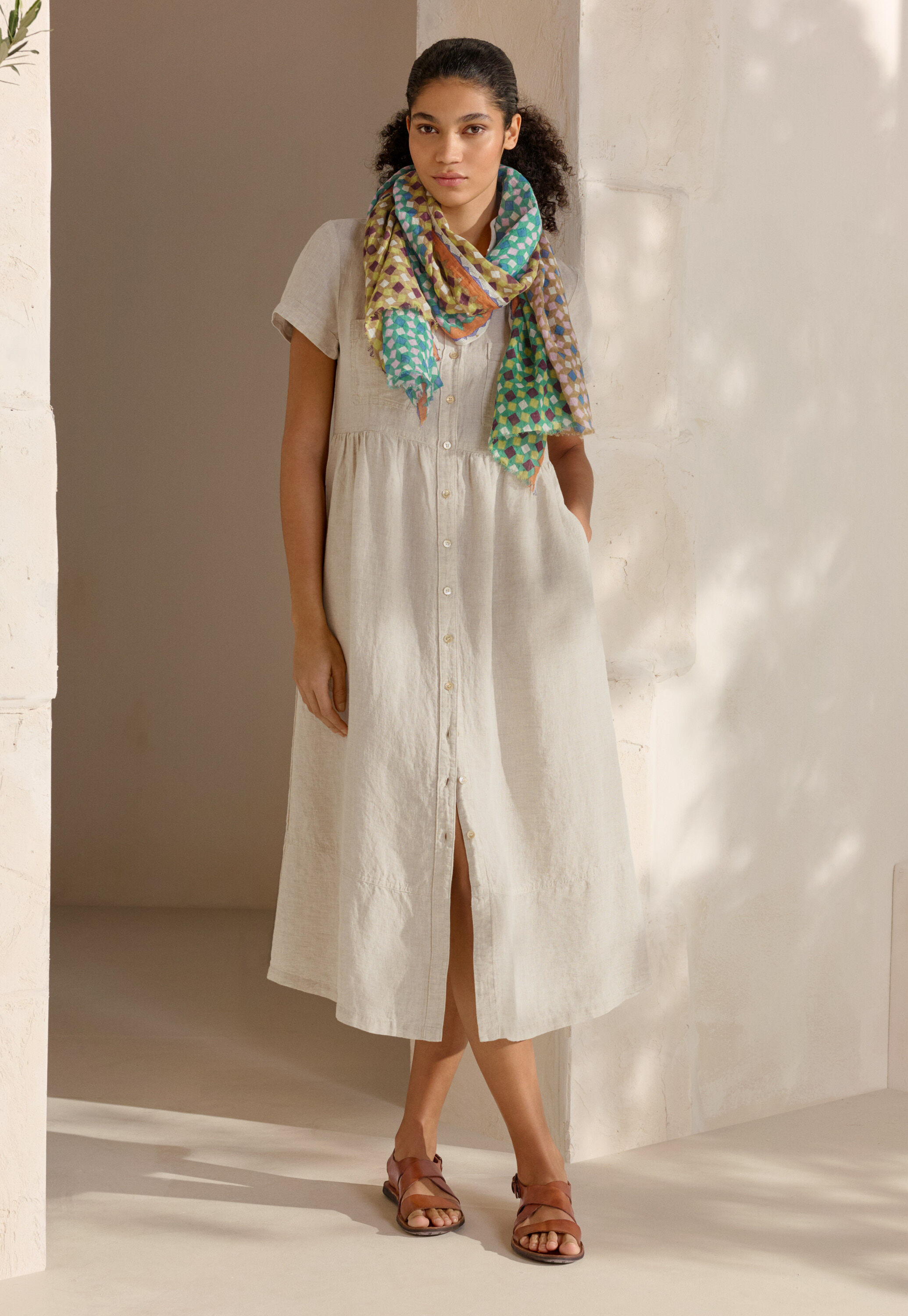 Kleid mit geraffter Taille