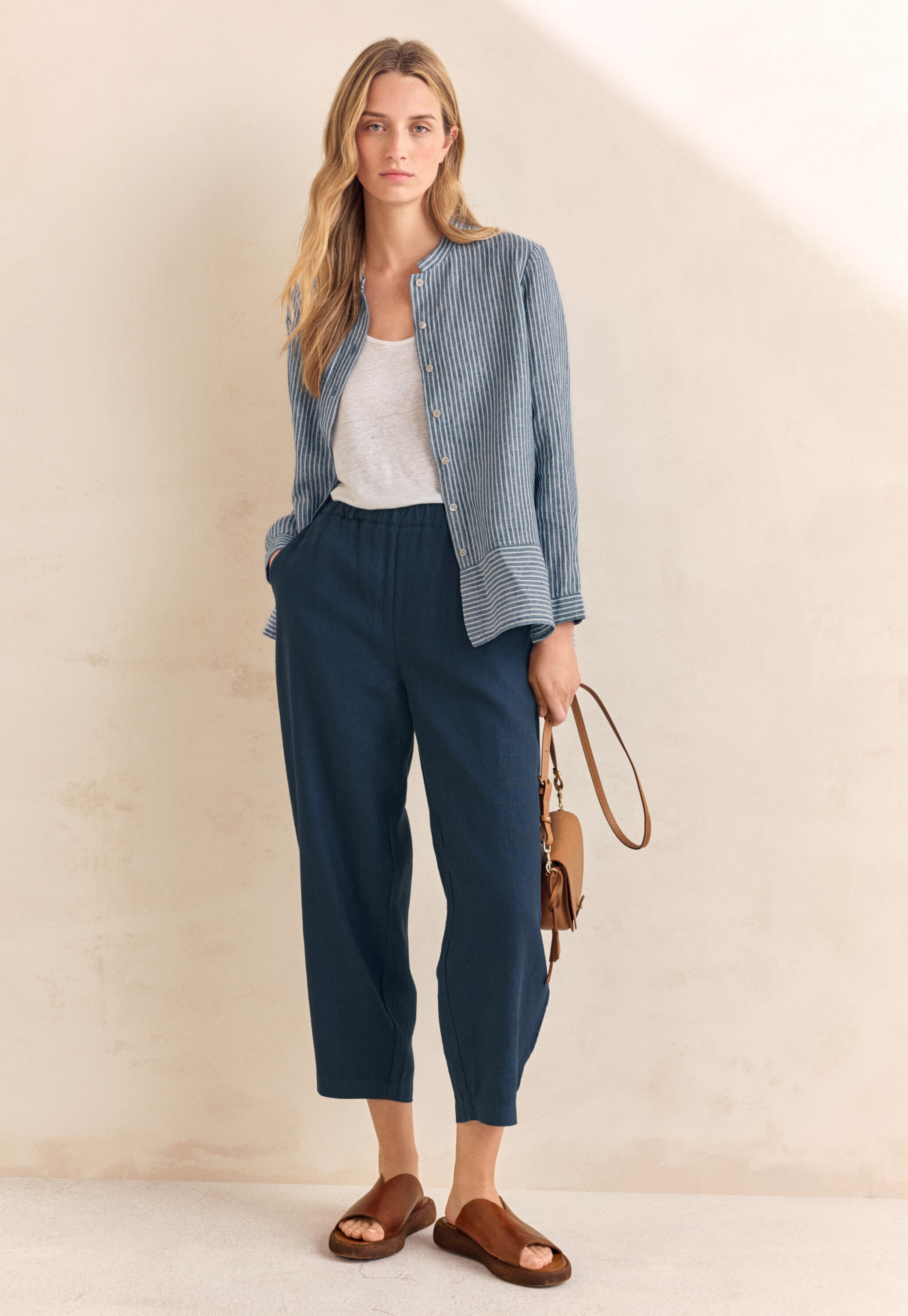 Keilsandale mit Cut-outs