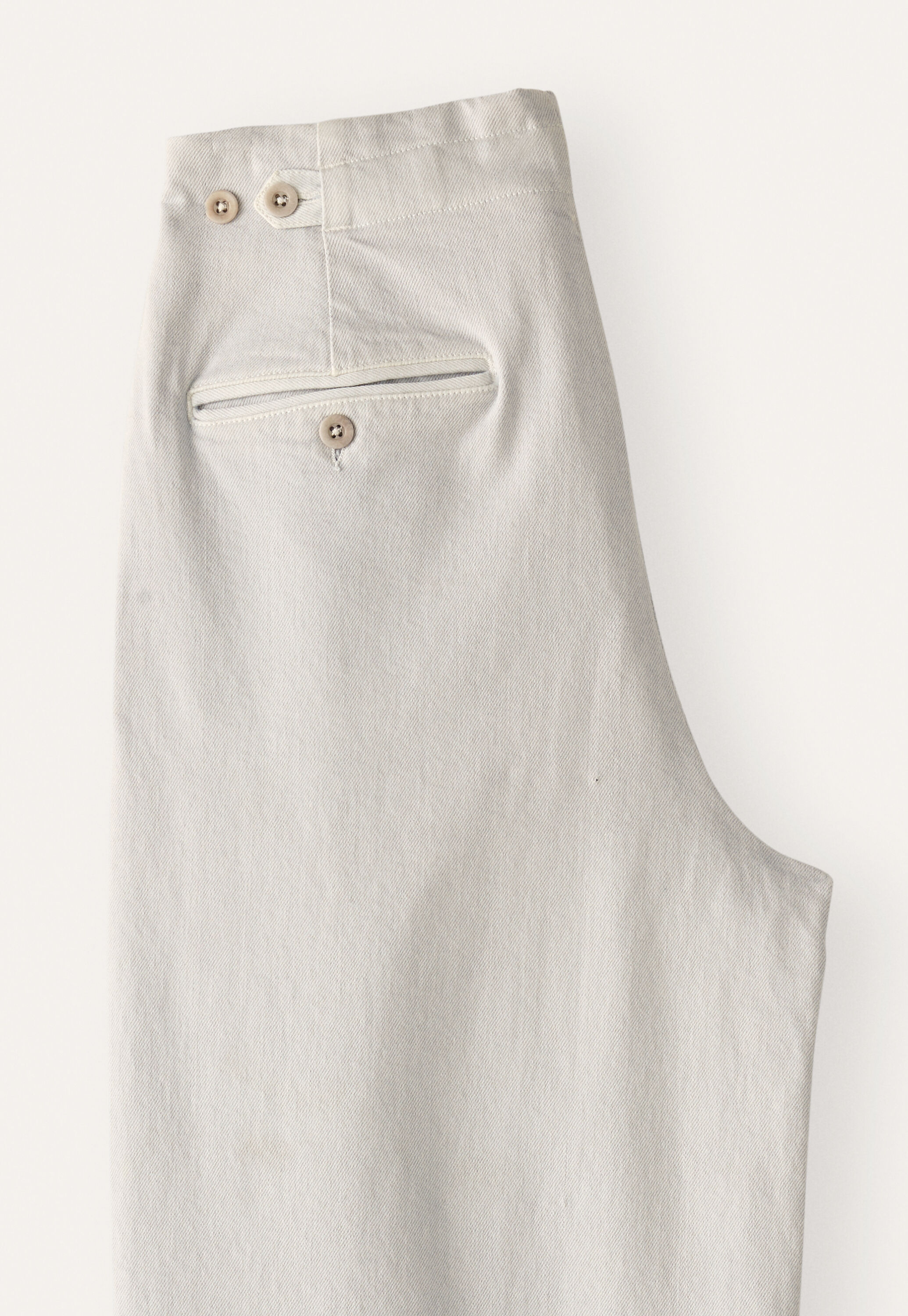 K&uuml;rzer geschnittene Bundfaltenhose
