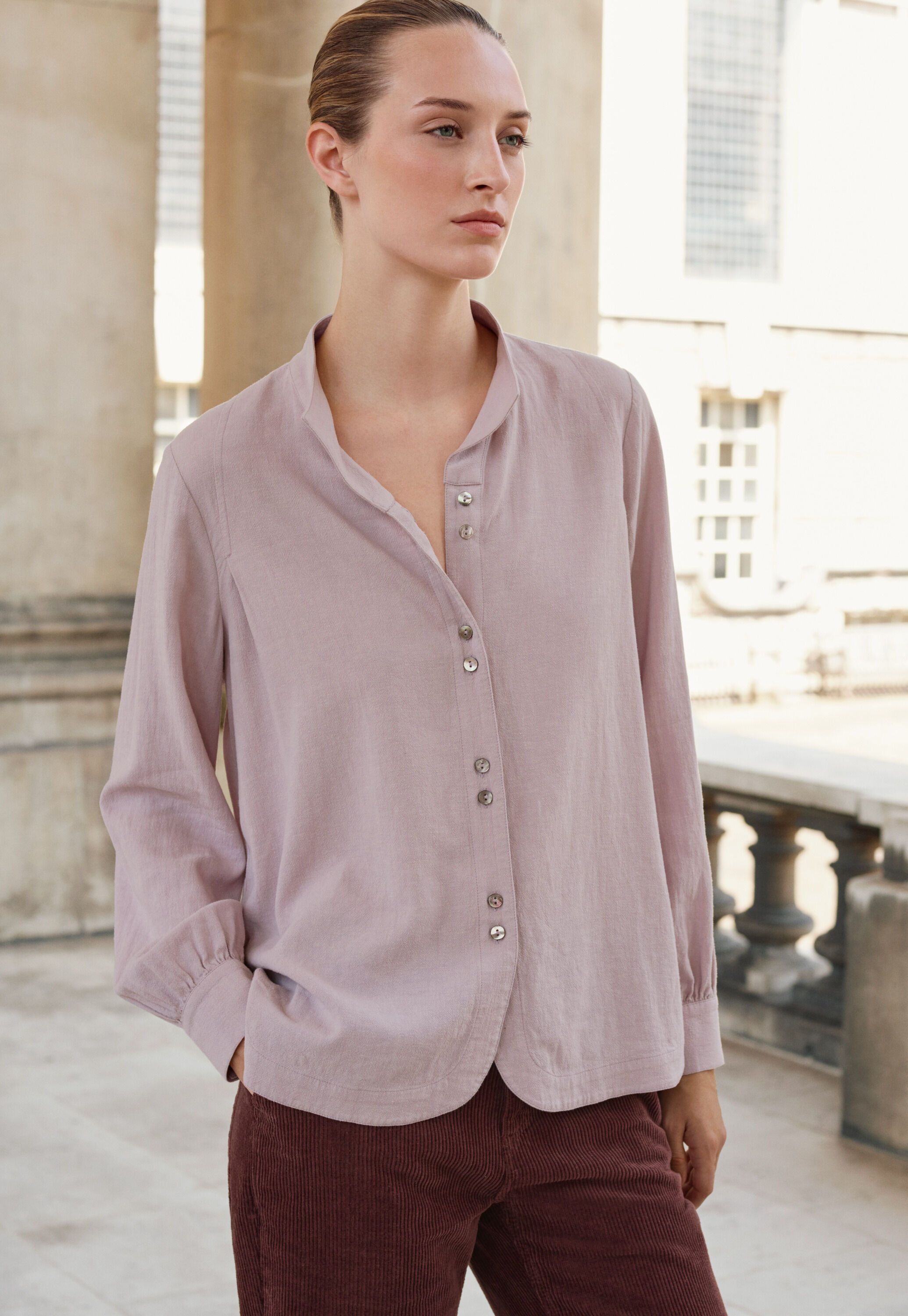 Bluse mit Trichterkragen