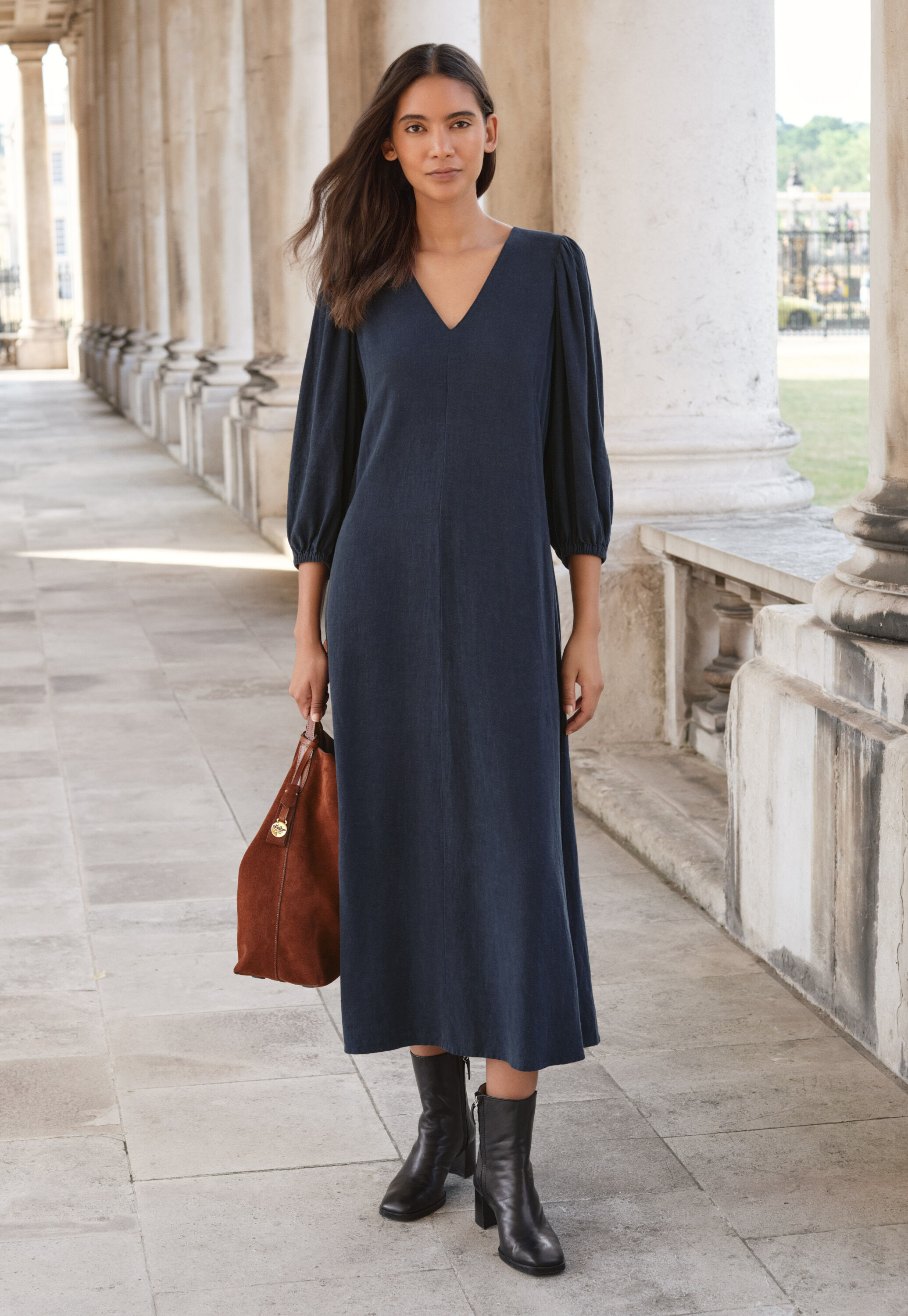 Langes Kleid mit V-Ausschnitt, Mitternacht, large