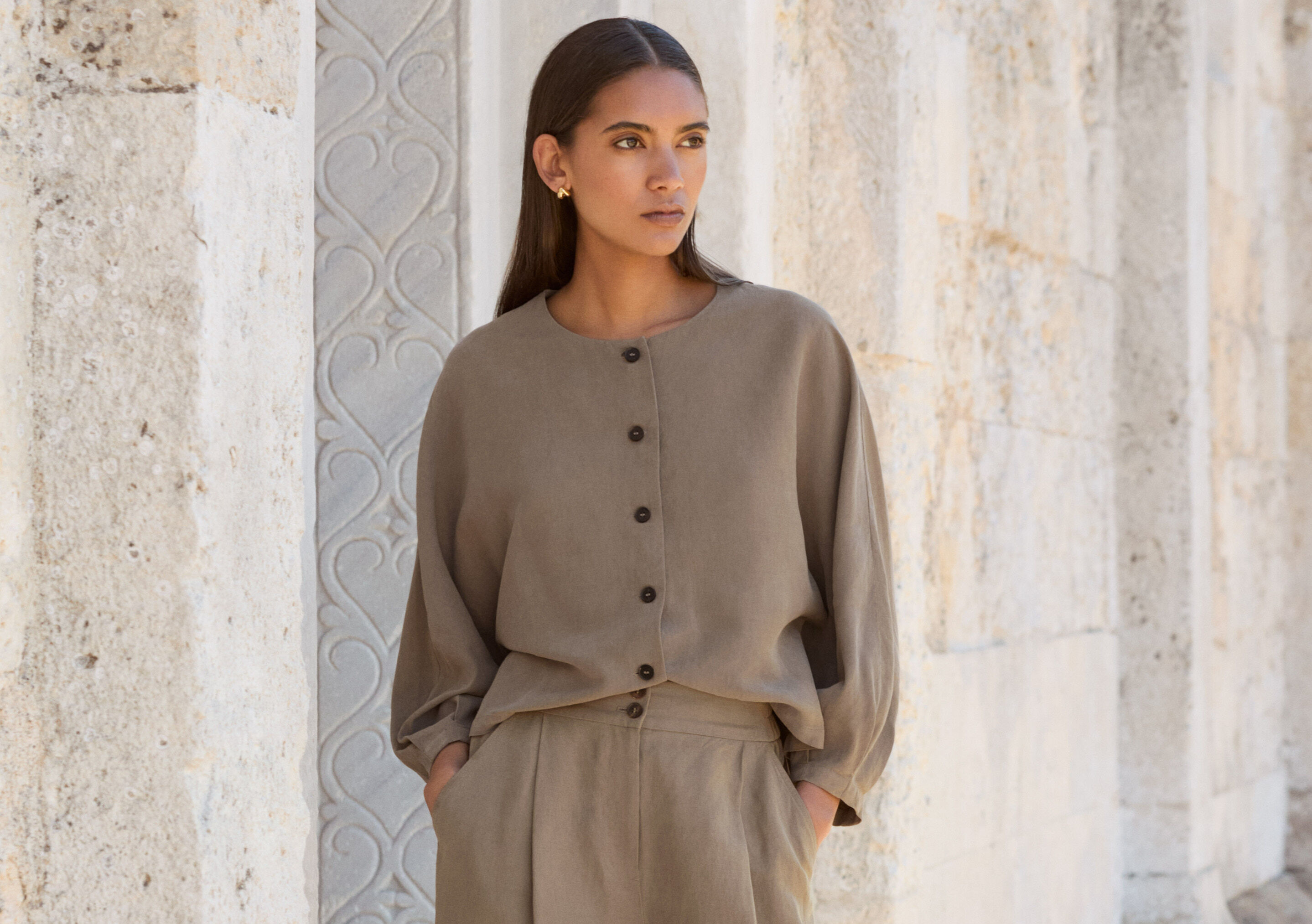 Bluse mit geschwungenen &Auml;rmeln