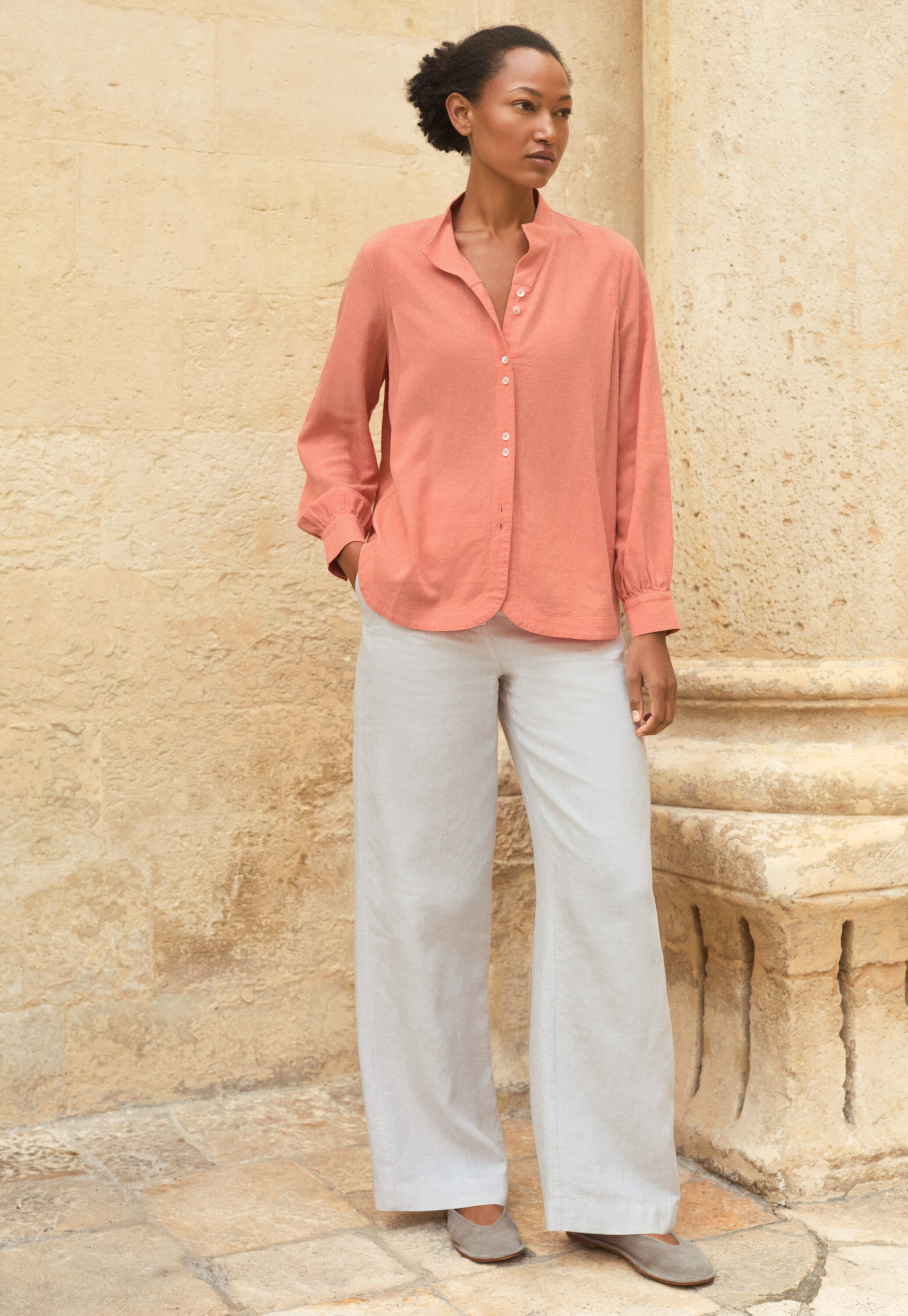 Bluse mit eingewebtem Kreuzmuster