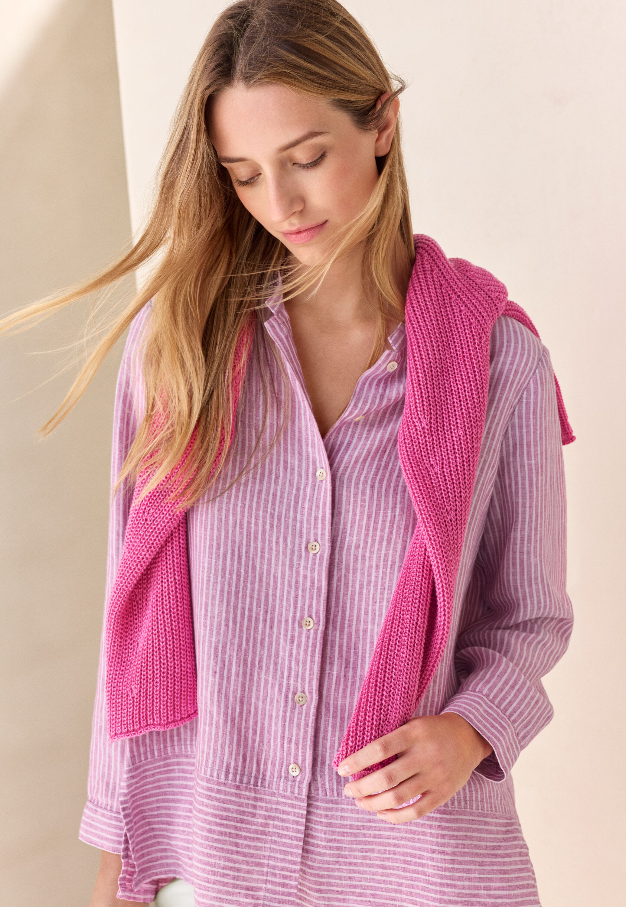 Bluse mit eingewebtem Kreuzmuster