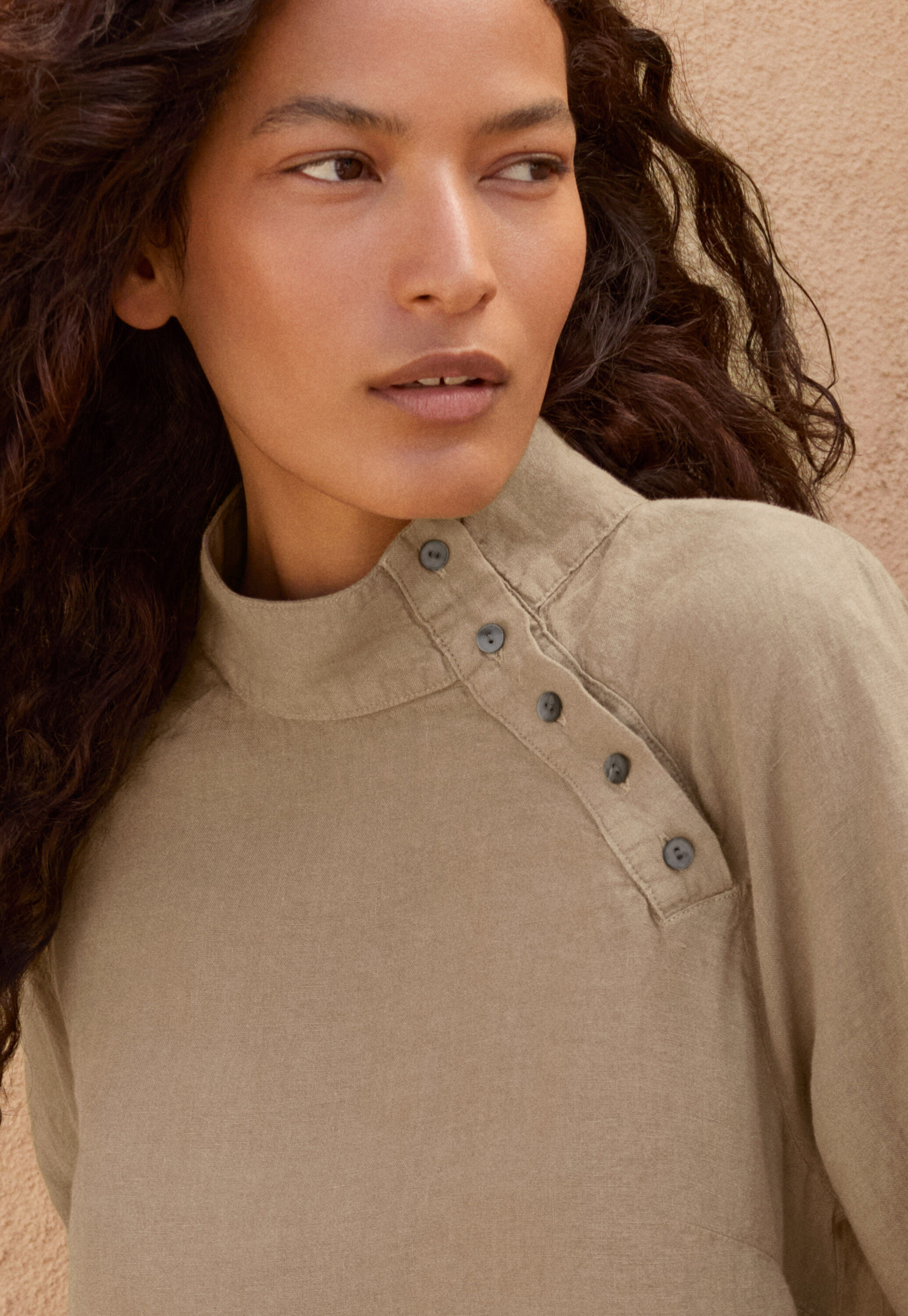 Bluse mit Trichterkragen