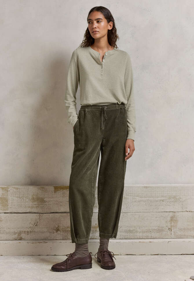 Schmal zulaufende Hose, Gewaschenes Tannengr&uuml;n, completeTheLook