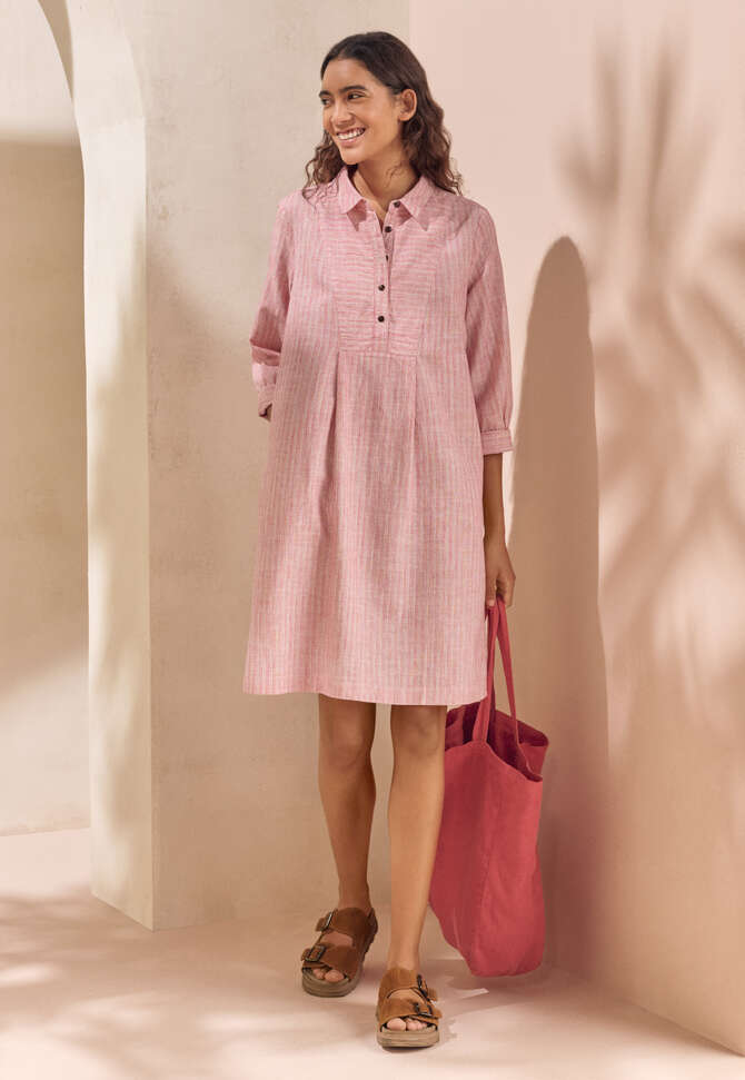 Kleid mit Latzeinsatz, Zartes Korallenrot, completeTheLook