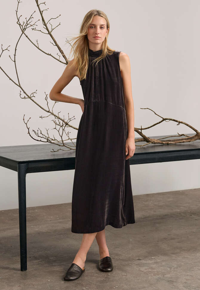 &Auml;rmelloses Kleid mit Bindeband, Dunkle Maulbeere, completeTheLook
