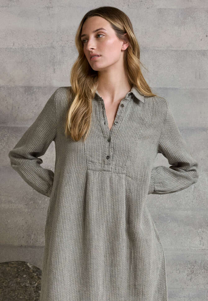 Kleid mit Latzeinsatz, Dunkles Lorbeer, completeTheLook